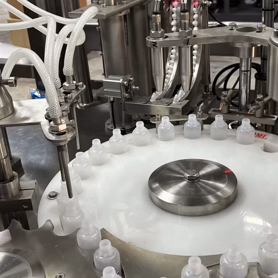 Spyg12/8/8 Maschine zum automatischen Abfüllen, Verschließen und Verschließen von aseptischen Augenpflegelösungen, 30–500 ml